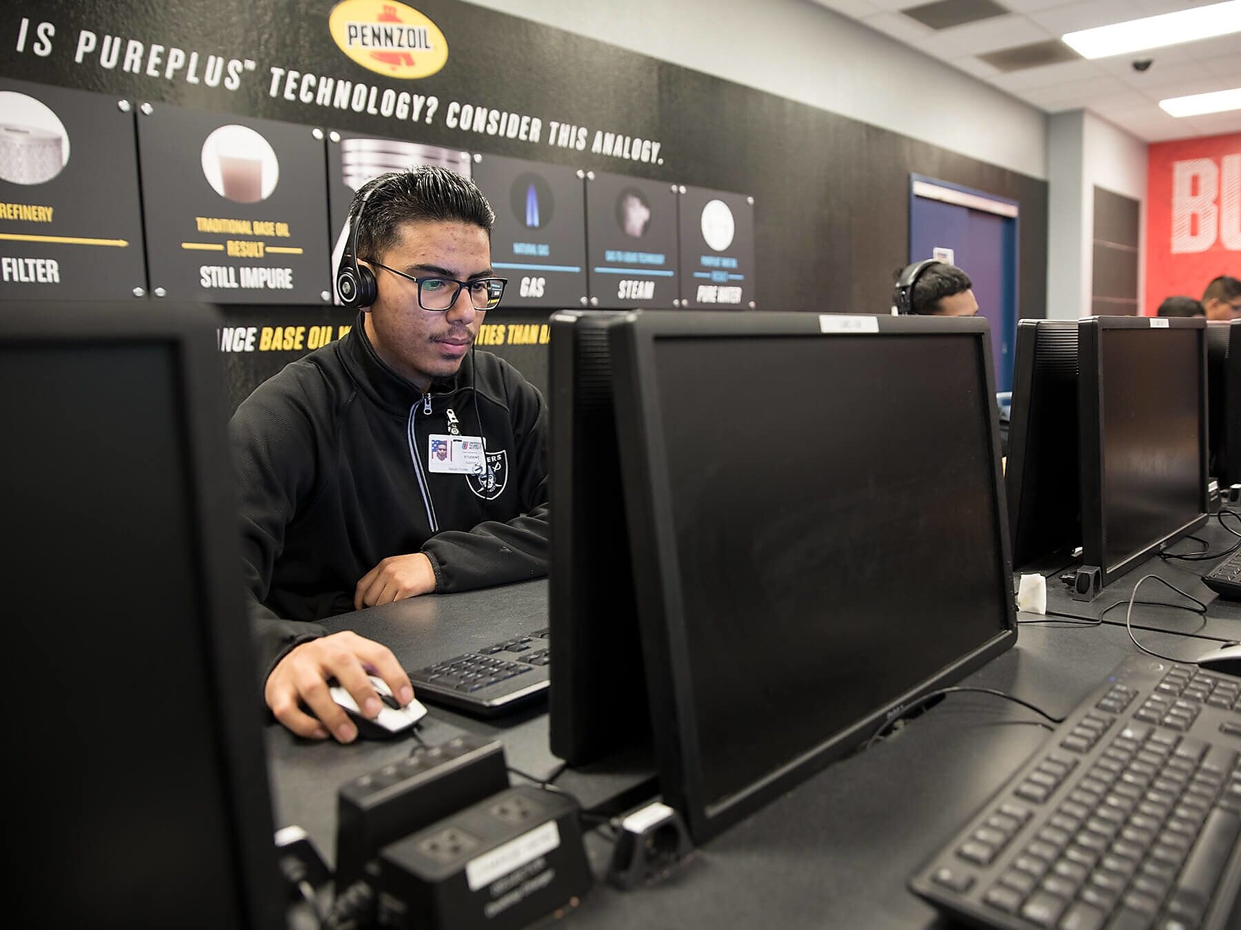 与 Universal Technical Institute 一起重返校园